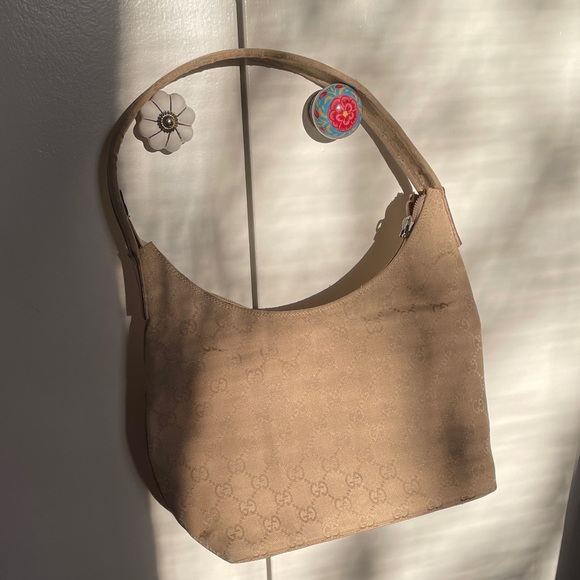 Gucci Beige Monogram Shoulder Bag - Picture 4 of 8